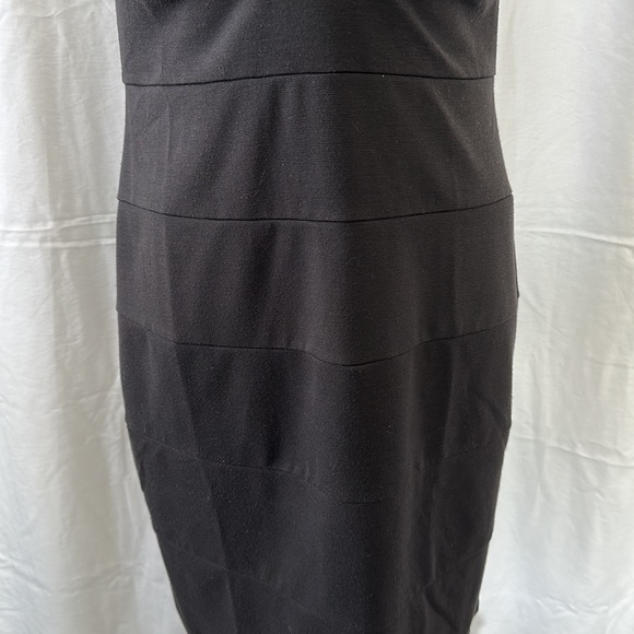 Black Sleeveless Bodycon Dress - Picture 3 of 5